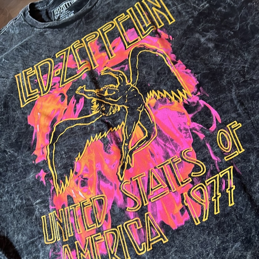 Led Zepelin 1977 Graphic Tee - Picture 2 of 2